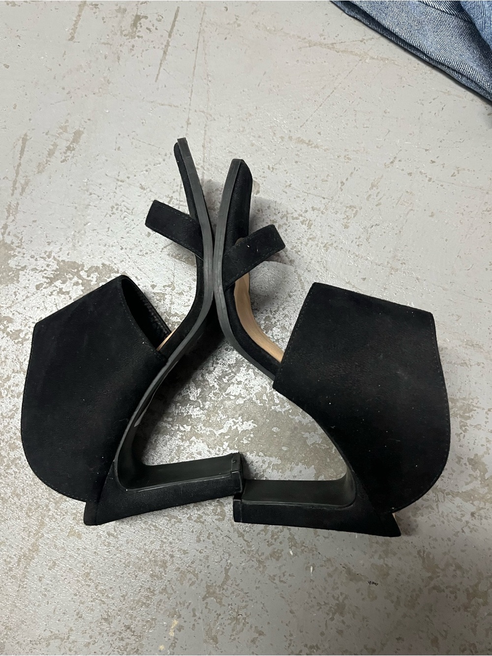 Rouge Helium Black Square-Toe Slingback Block Heels 11